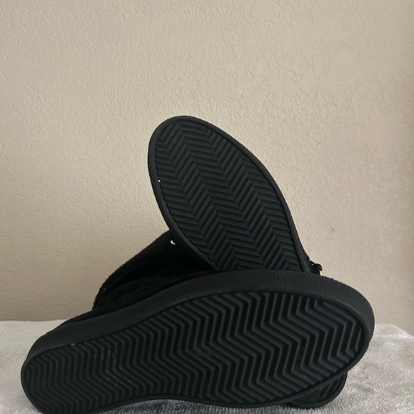 Burberry Stanmore Shearling Winter Boot in Black - Picture 3 of 10